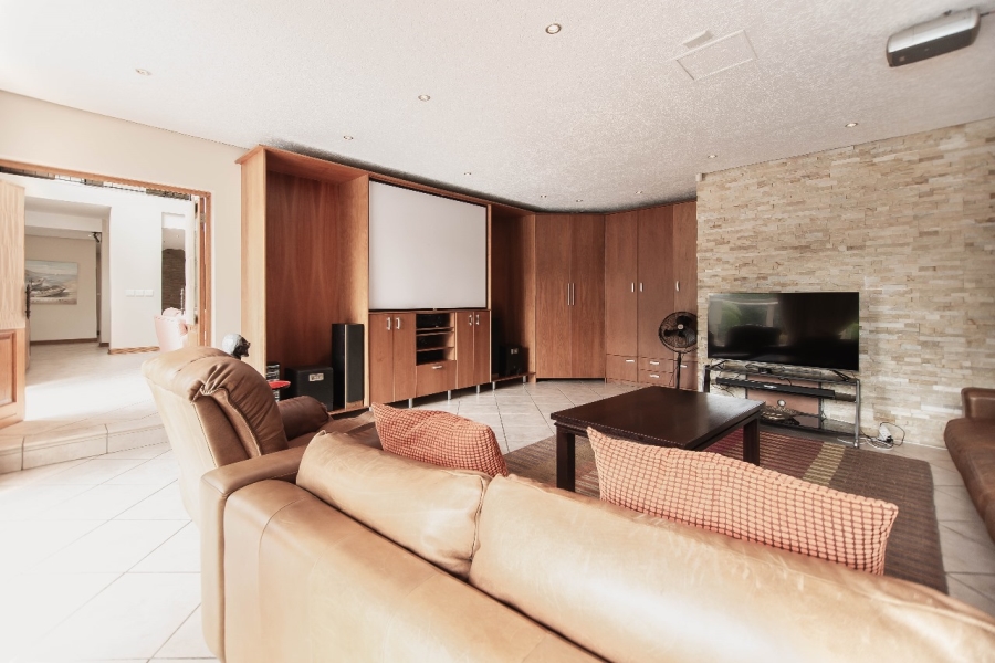 5 Bedroom Property for Sale in Dowerglen Ext 4 Gauteng