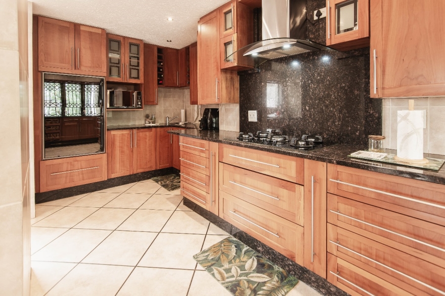 5 Bedroom Property for Sale in Dowerglen Ext 4 Gauteng