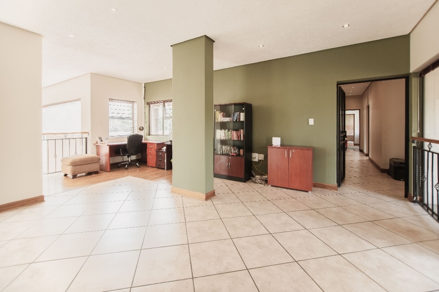 5 Bedroom Property for Sale in Dowerglen Ext 4 Gauteng