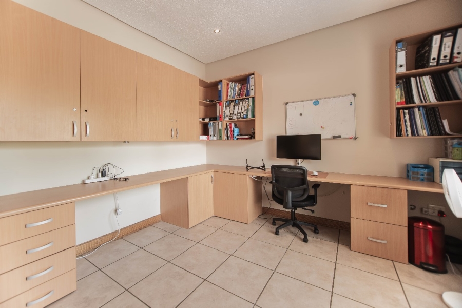 5 Bedroom Property for Sale in Dowerglen Ext 4 Gauteng