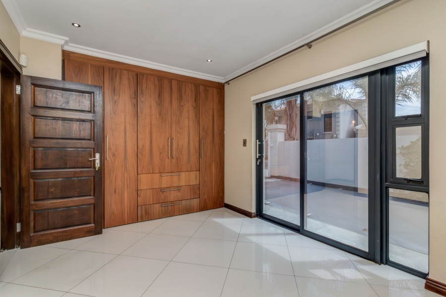 4 Bedroom Property for Sale in Broadacres Gauteng