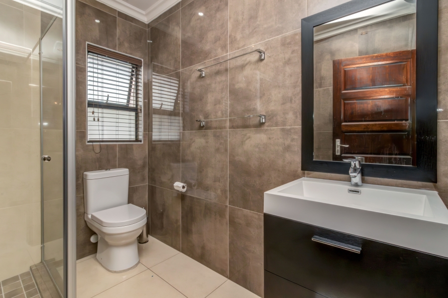 4 Bedroom Property for Sale in Broadacres Gauteng