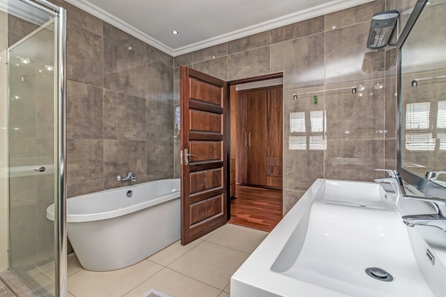 4 Bedroom Property for Sale in Broadacres Gauteng