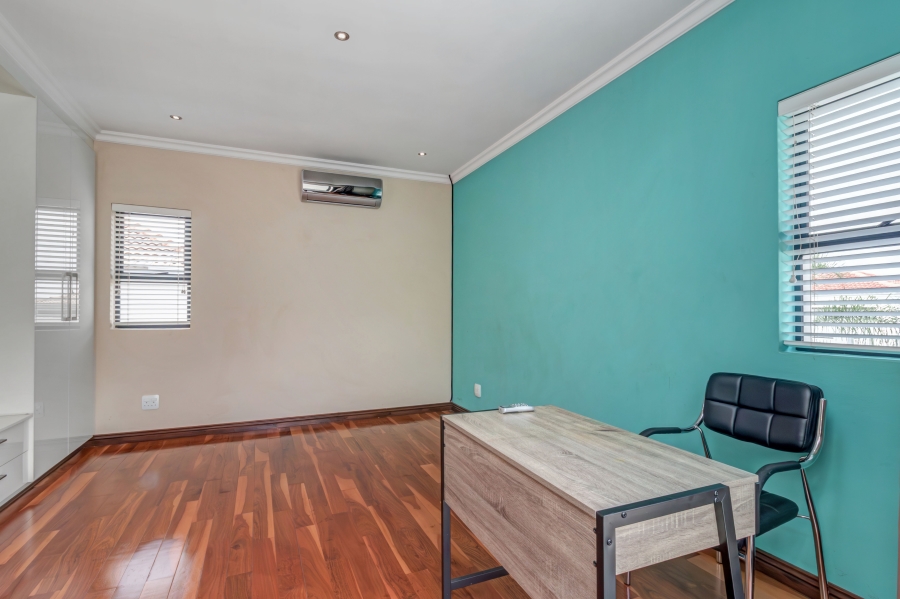 4 Bedroom Property for Sale in Broadacres Gauteng