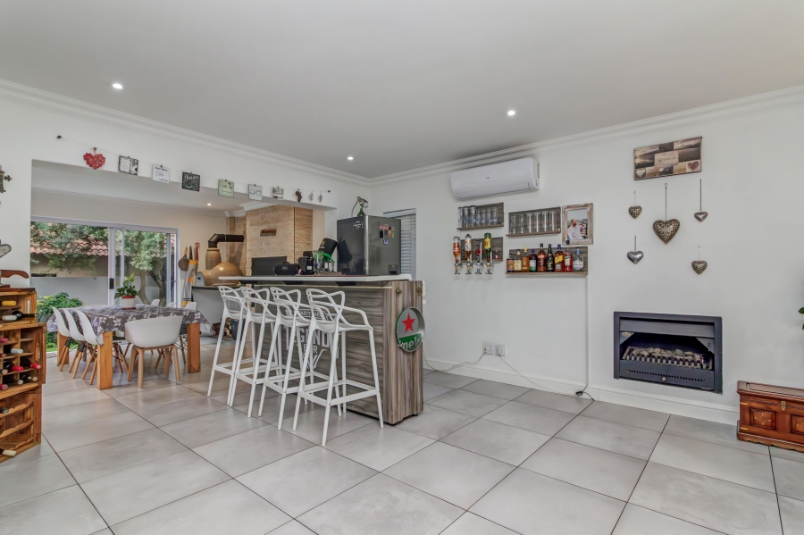 4 Bedroom Property for Sale in Broadacres Gauteng