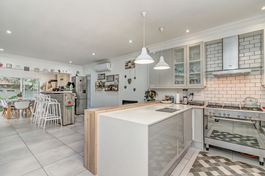 4 Bedroom Property for Sale in Broadacres Gauteng