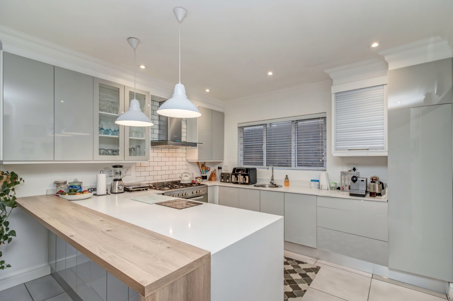 4 Bedroom Property for Sale in Broadacres Gauteng