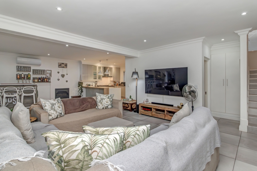 4 Bedroom Property for Sale in Broadacres Gauteng