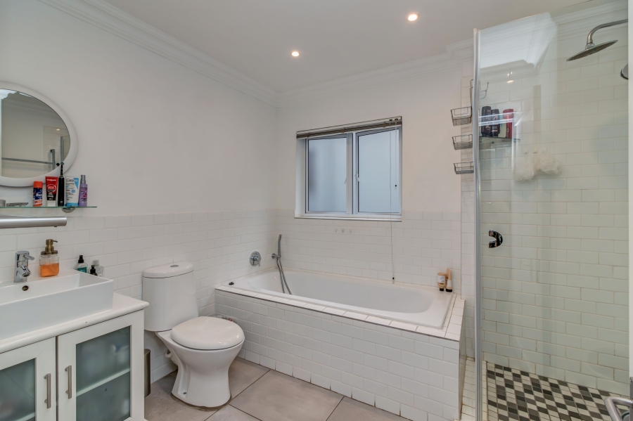 4 Bedroom Property for Sale in Broadacres Gauteng