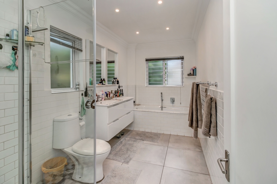 4 Bedroom Property for Sale in Broadacres Gauteng