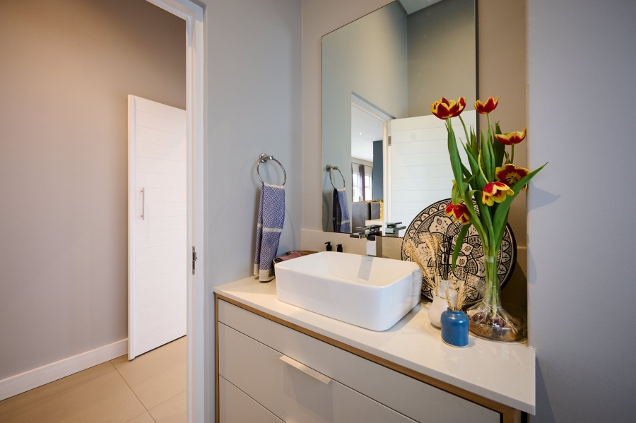 5 Bedroom Property for Sale in Waterfall Country Estate Gauteng