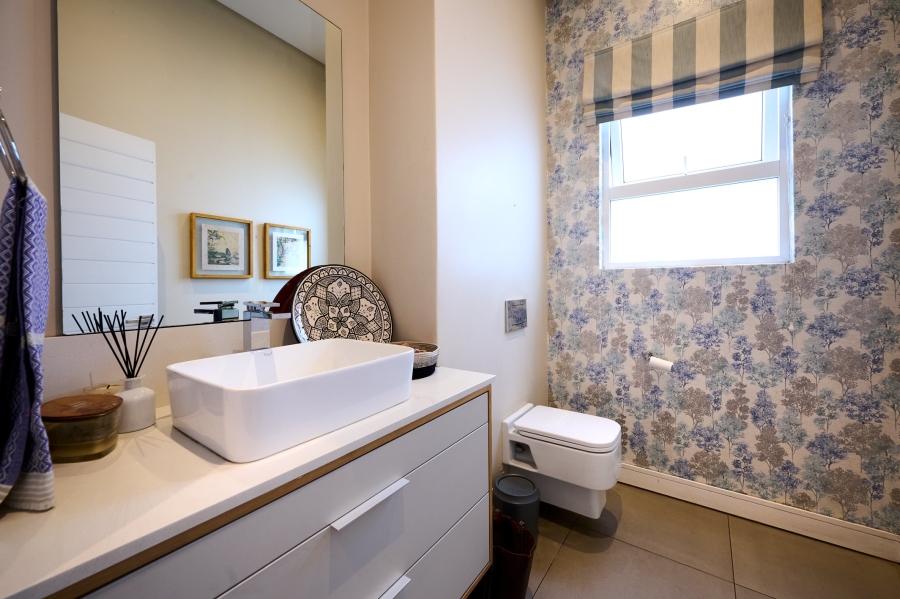 5 Bedroom Property for Sale in Waterfall Country Estate Gauteng