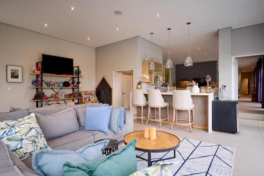 5 Bedroom Property for Sale in Waterfall Country Estate Gauteng