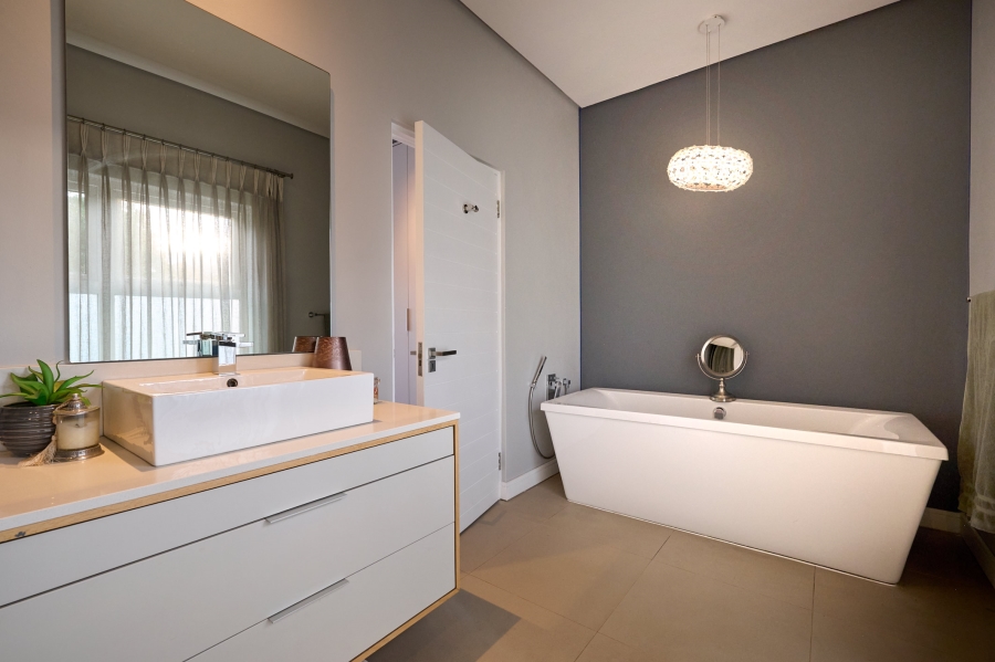 5 Bedroom Property for Sale in Waterfall Country Estate Gauteng