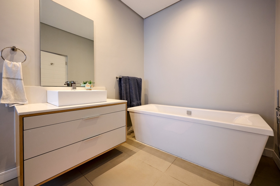 5 Bedroom Property for Sale in Waterfall Country Estate Gauteng