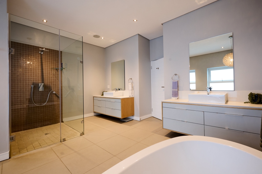 5 Bedroom Property for Sale in Waterfall Country Estate Gauteng