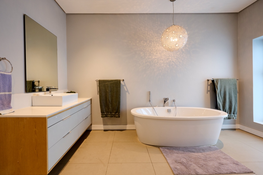 5 Bedroom Property for Sale in Waterfall Country Estate Gauteng