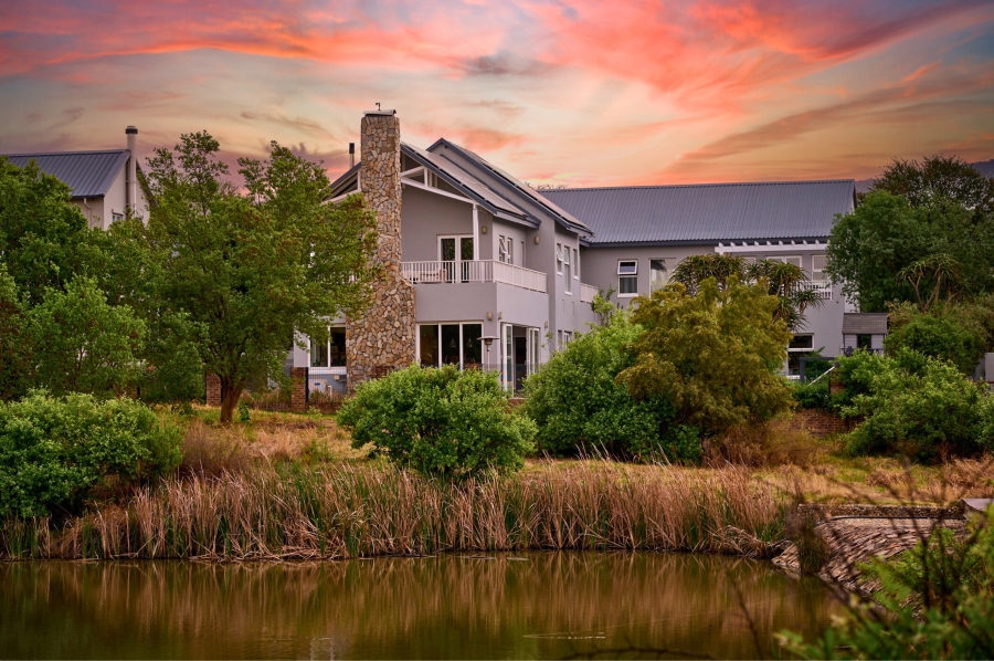 5 Bedroom Property for Sale in Waterfall Country Estate Gauteng