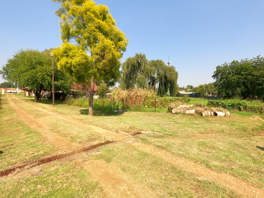 8 Bedroom Property for Sale in Glen Austin Gauteng
