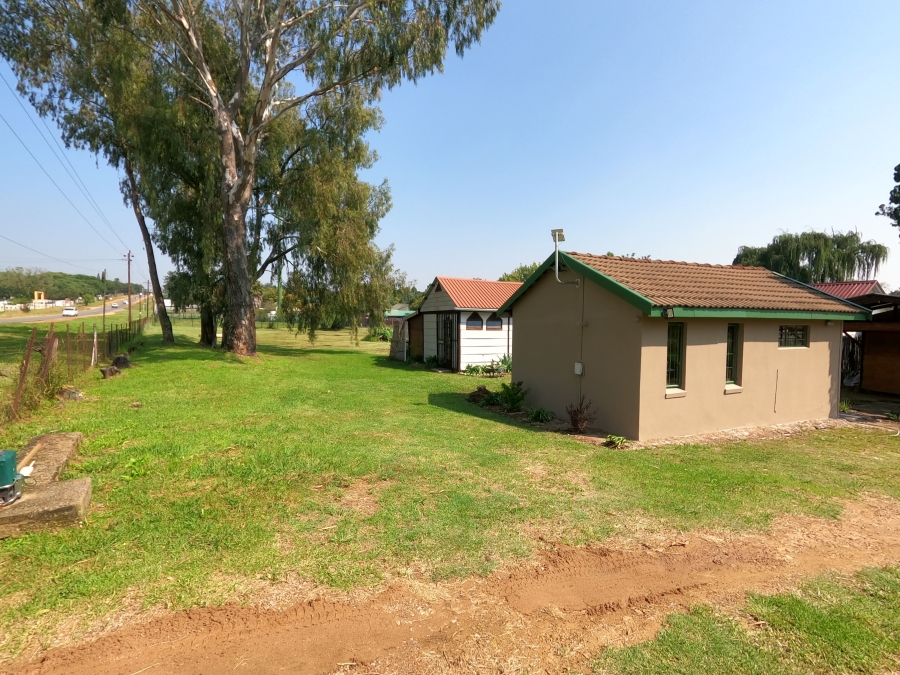 8 Bedroom Property for Sale in Glen Austin Gauteng