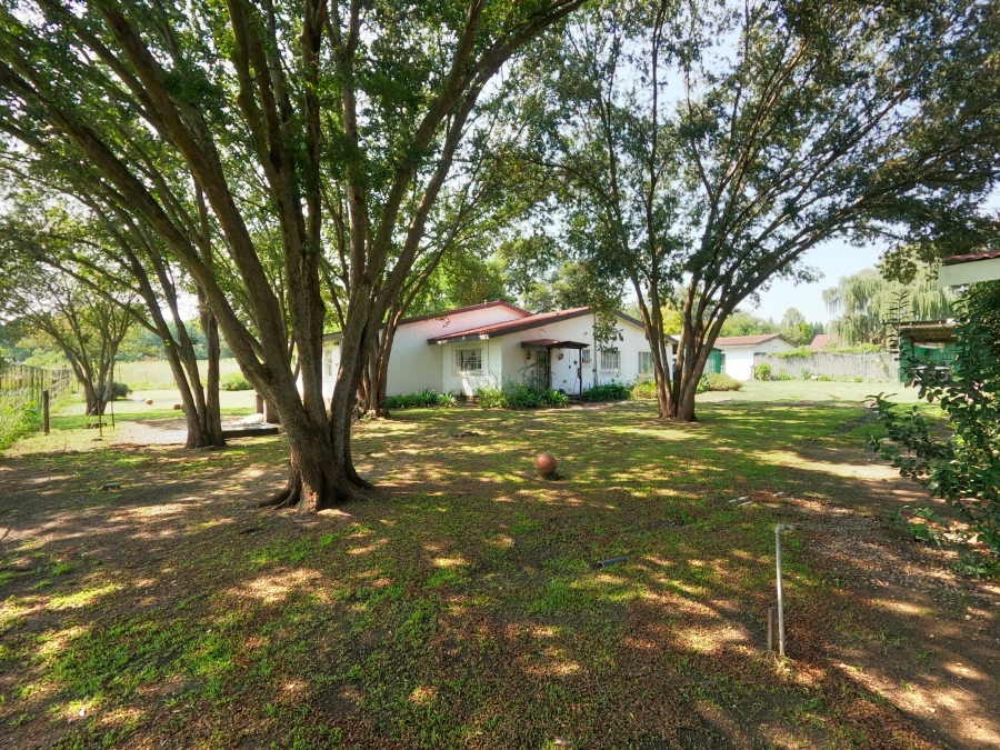 8 Bedroom Property for Sale in Glen Austin Gauteng