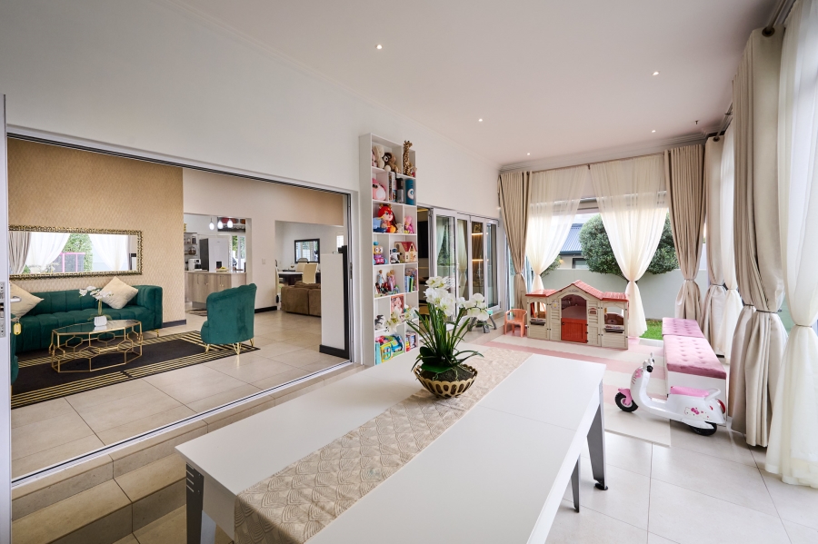 4 Bedroom Property for Sale in Waterfall Country Village Gauteng