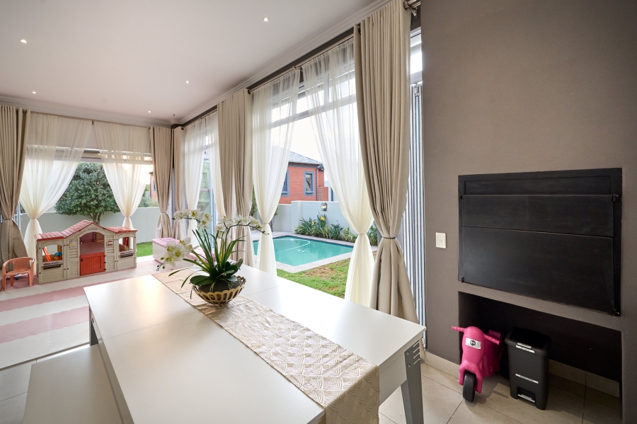 4 Bedroom Property for Sale in Waterfall Country Village Gauteng