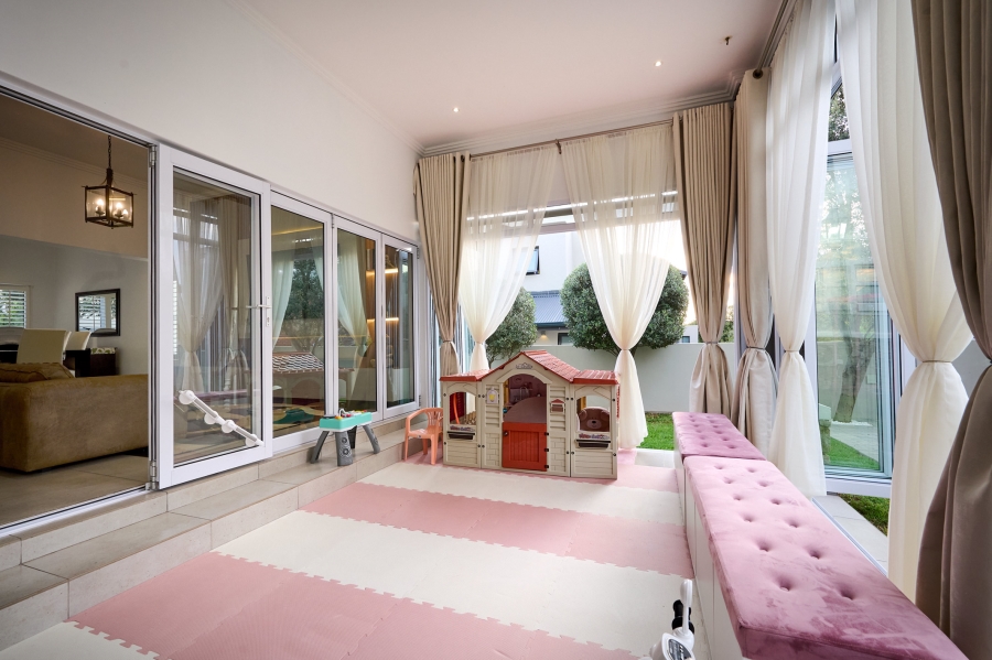 4 Bedroom Property for Sale in Waterfall Country Village Gauteng