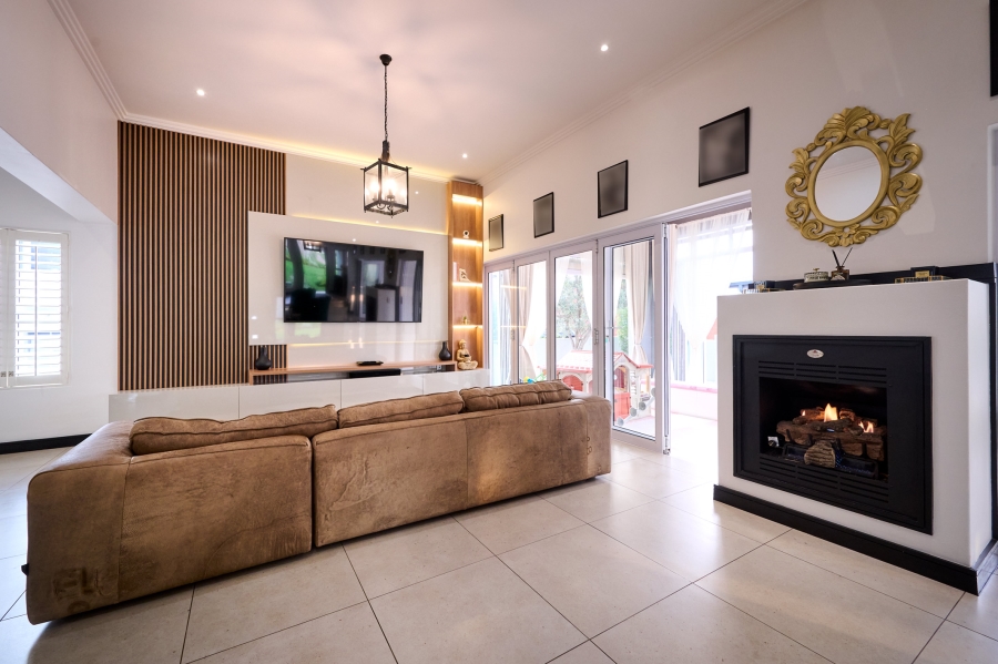 4 Bedroom Property for Sale in Waterfall Country Village Gauteng