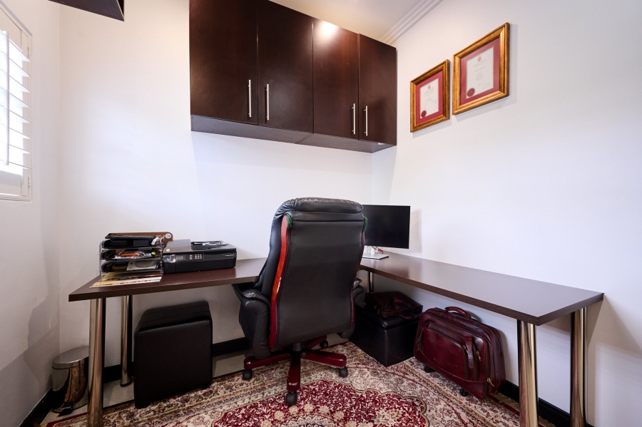 4 Bedroom Property for Sale in Waterfall Country Village Gauteng