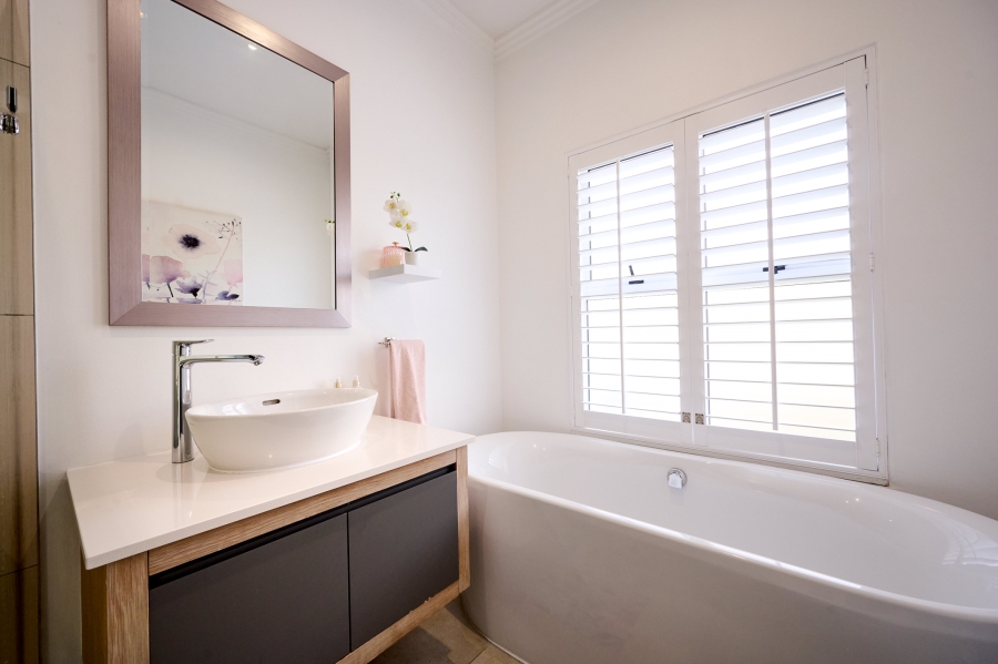 4 Bedroom Property for Sale in Waterfall Country Village Gauteng