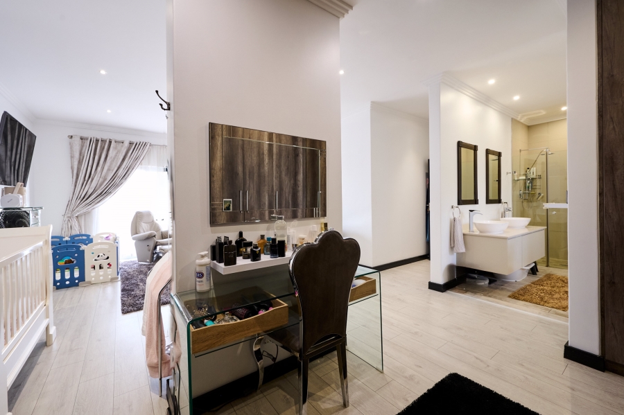 4 Bedroom Property for Sale in Waterfall Country Village Gauteng