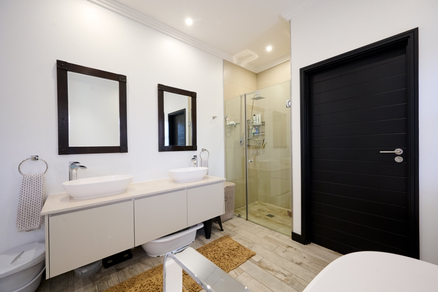 4 Bedroom Property for Sale in Waterfall Country Village Gauteng