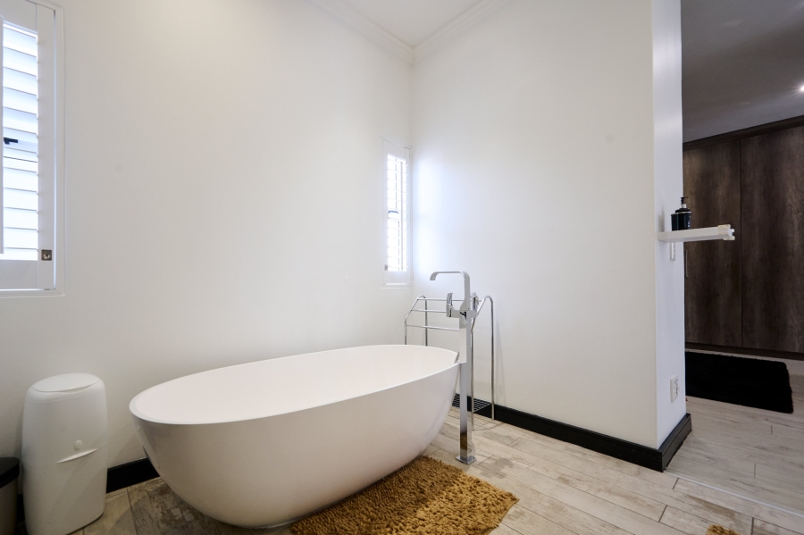 4 Bedroom Property for Sale in Waterfall Country Village Gauteng