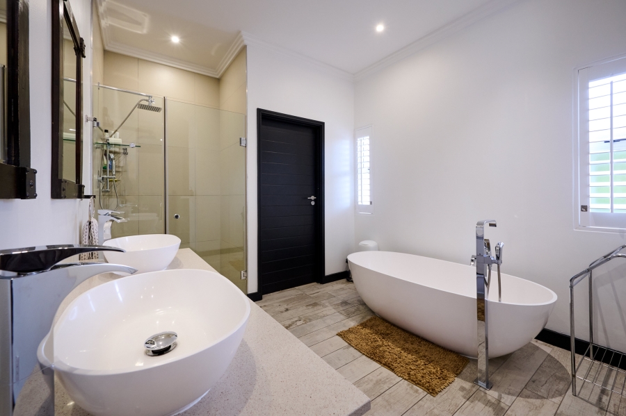 4 Bedroom Property for Sale in Waterfall Country Village Gauteng