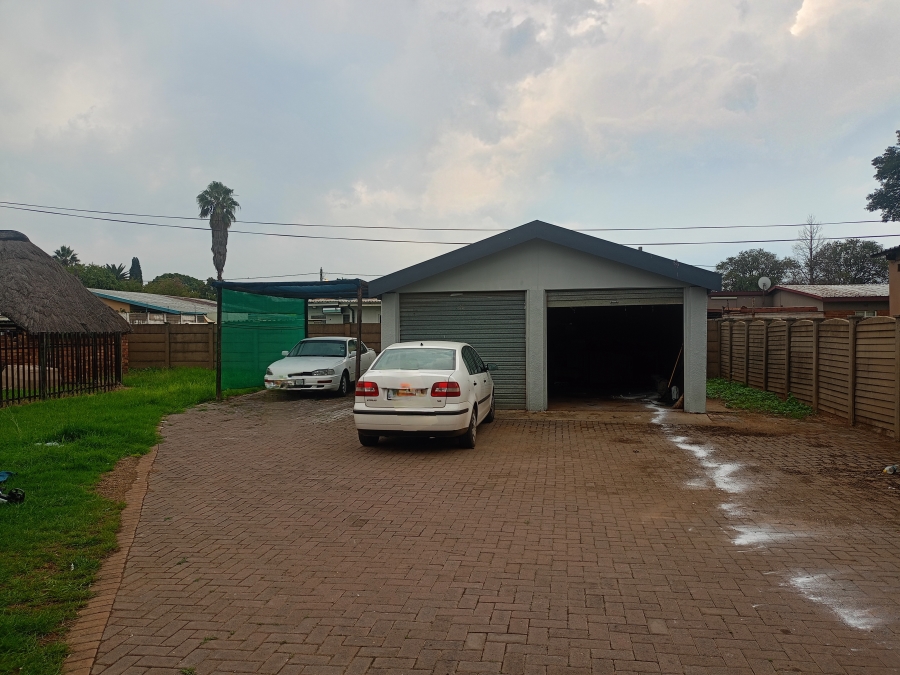 4 Bedroom Property for Sale in Sonland Park Gauteng