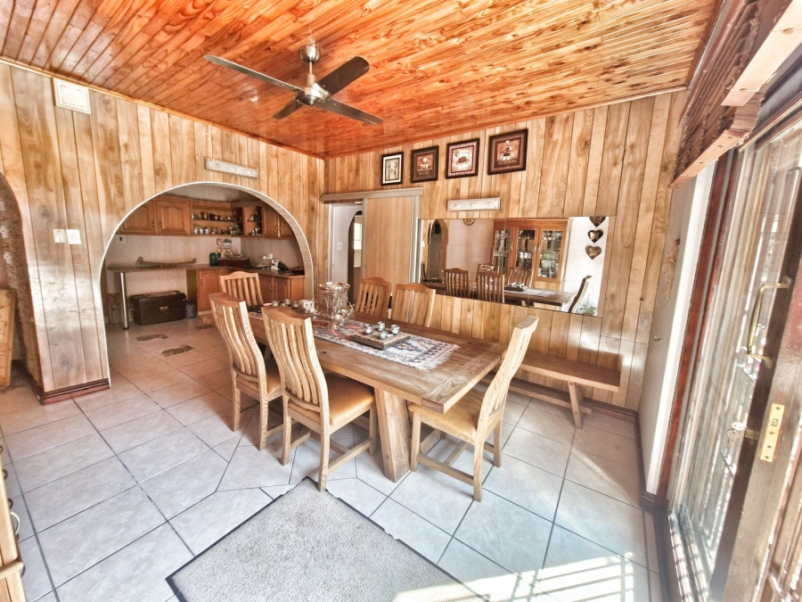 6 Bedroom Property for Sale in Mulbarton Gauteng