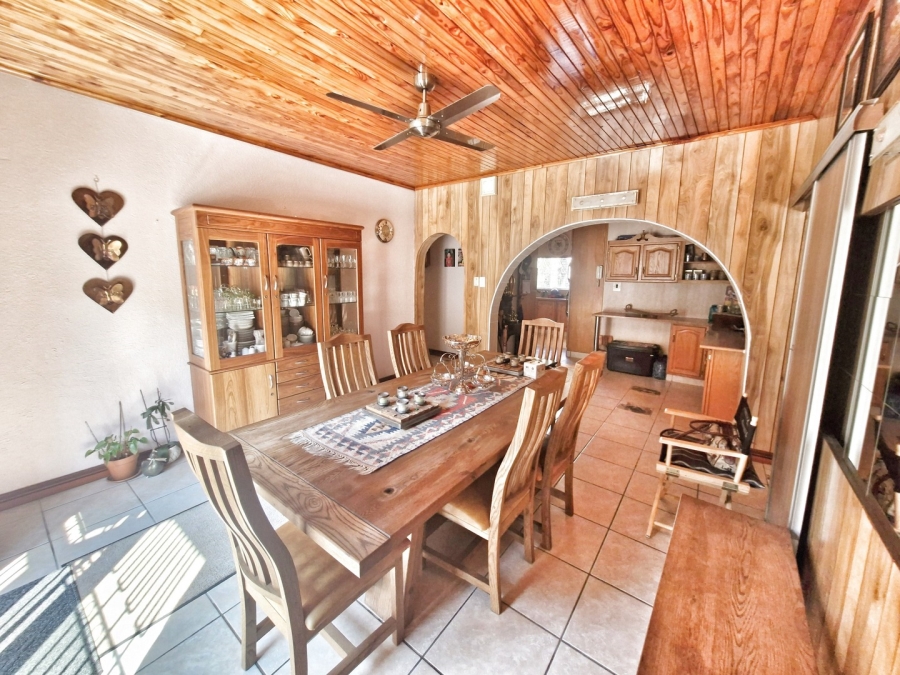 6 Bedroom Property for Sale in Mulbarton Gauteng