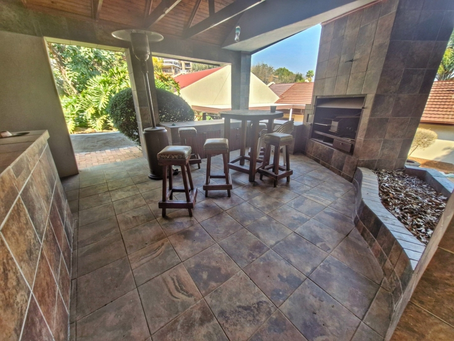 6 Bedroom Property for Sale in Mulbarton Gauteng