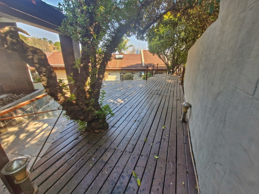 6 Bedroom Property for Sale in Mulbarton Gauteng