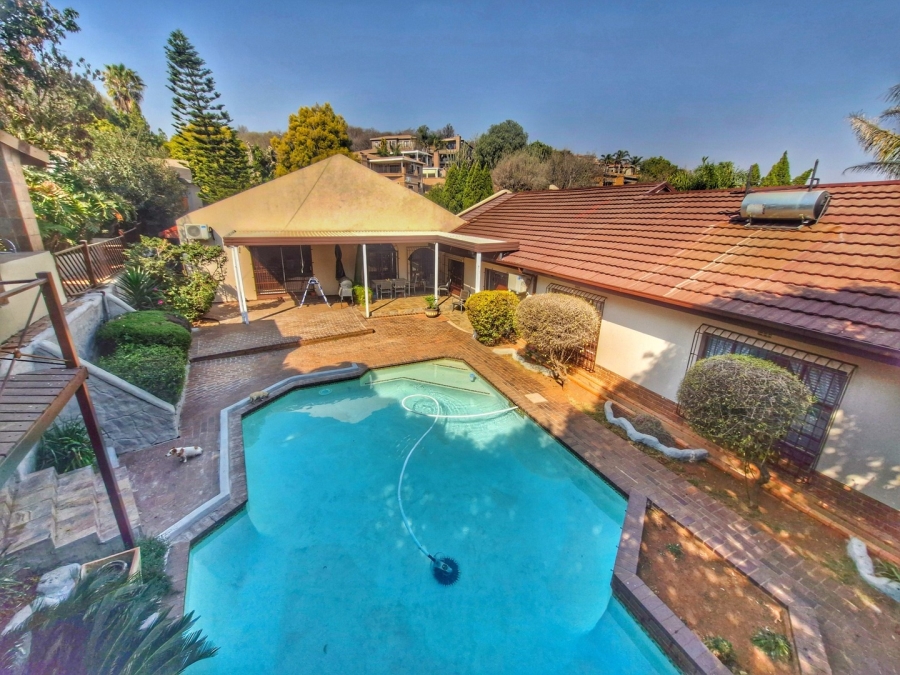 6 Bedroom Property for Sale in Mulbarton Gauteng