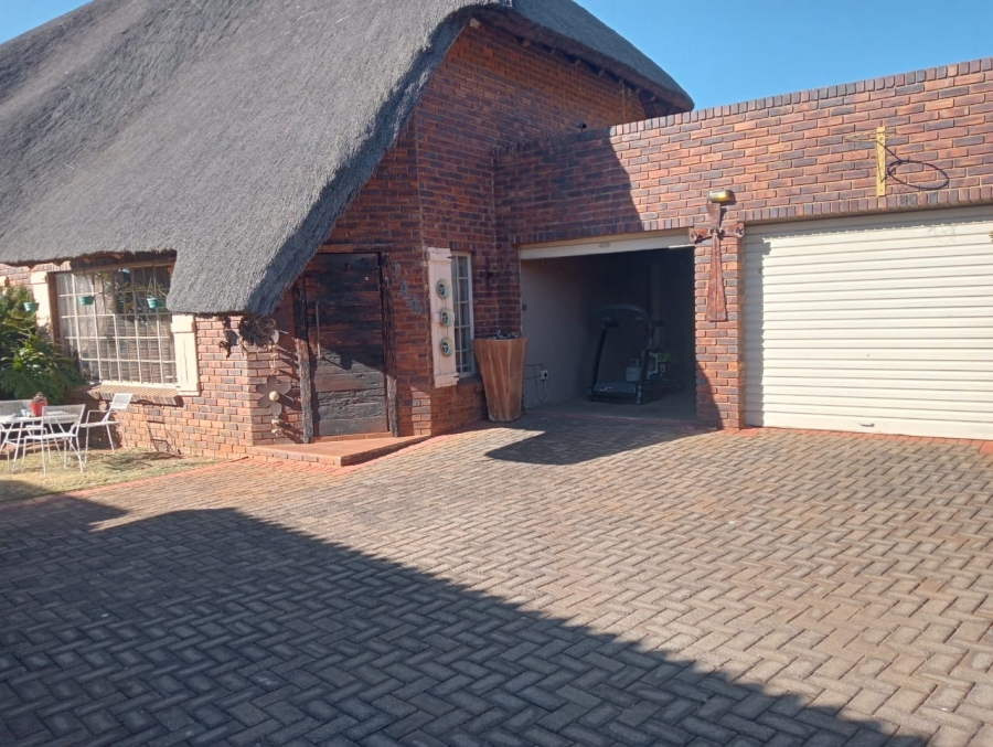 3 Bedroom Property for Sale in Eike Park Gauteng