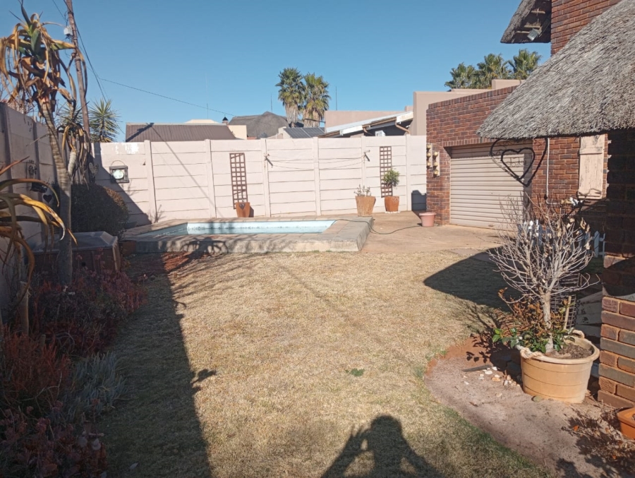 3 Bedroom Property for Sale in Eike Park Gauteng