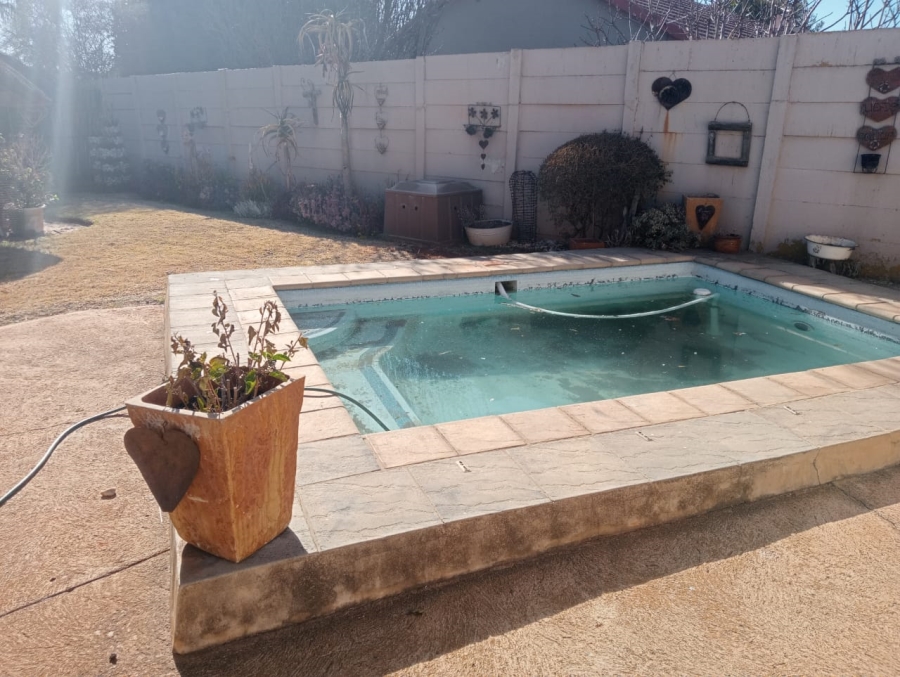 3 Bedroom Property for Sale in Eike Park Gauteng
