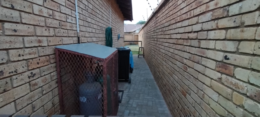 3 Bedroom Property for Sale in Greenhills Gauteng
