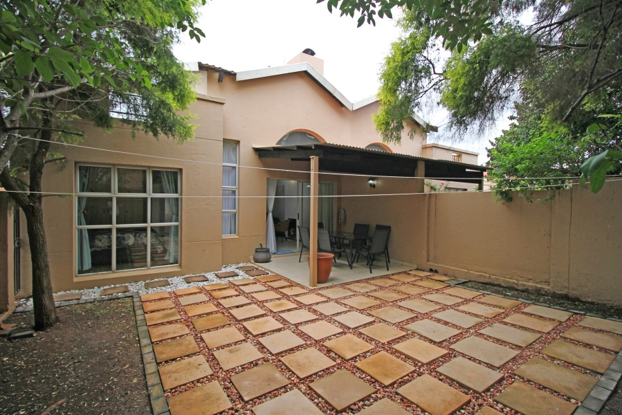 To Let 2 Bedroom Property for Rent in North Riding Gauteng
