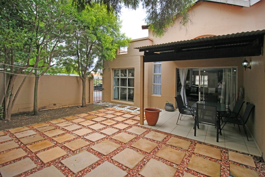 To Let 2 Bedroom Property for Rent in North Riding Gauteng