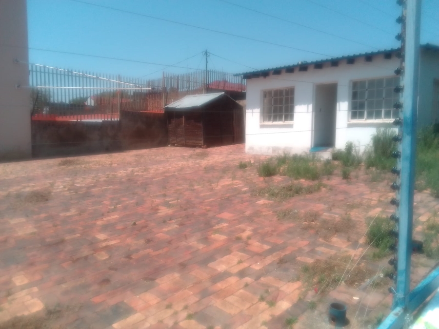 Commercial Property for Sale in Luipaardsvlei Gauteng