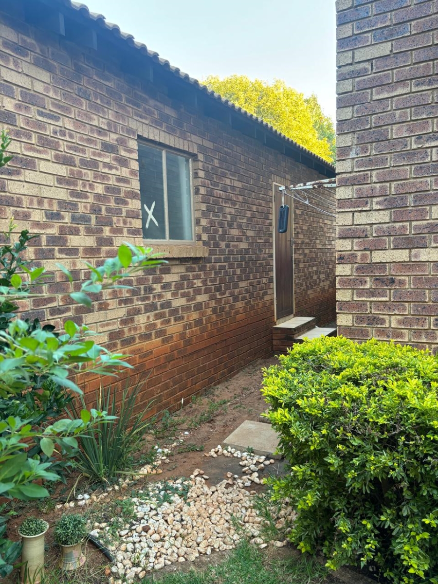 2 Bedroom Property for Sale in Faerie Glen Gauteng