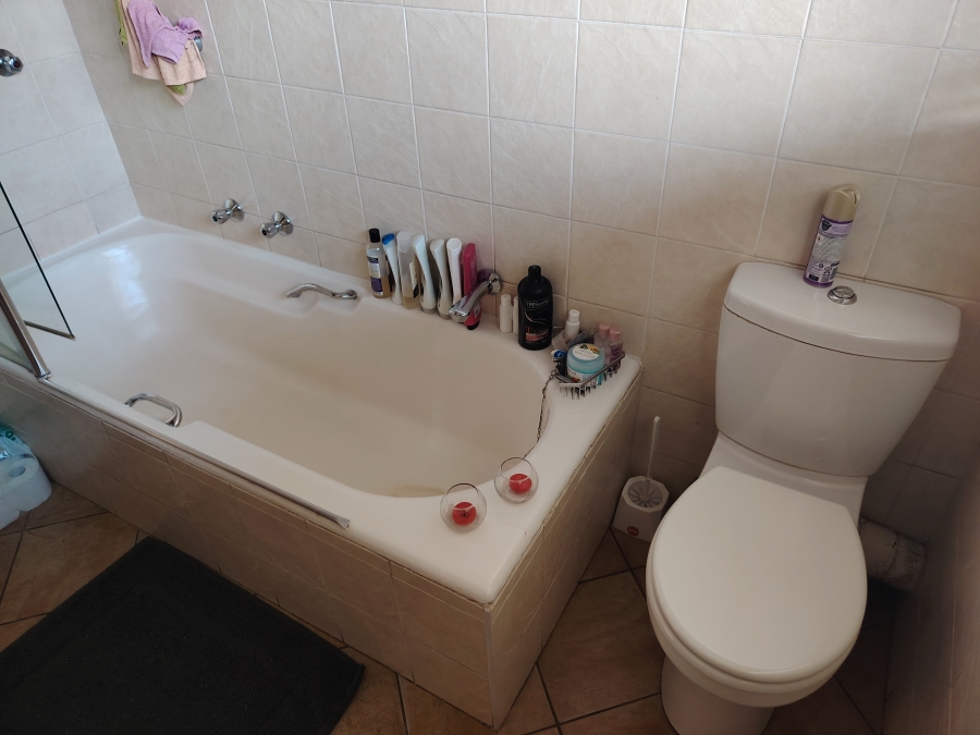 3 Bedroom Property for Sale in Garsfontein Gauteng